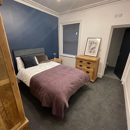 Private Room With En-Suite In Catford, London